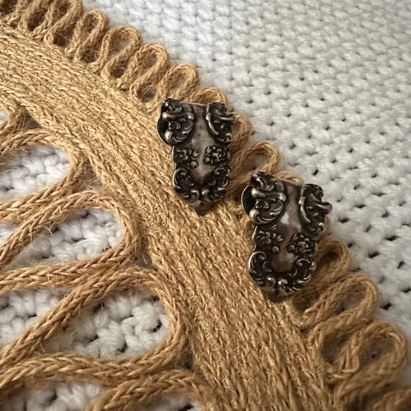 Vintage Foree Sterling Ornate Scroll Signed Clip On Luggage Tag Earrings - Picture 10 of 10